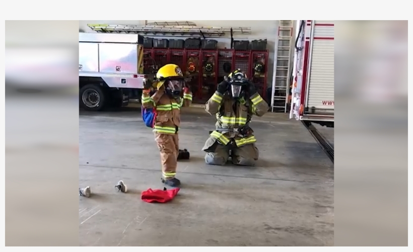 Florida Kid Beats Firefighter In Bunker Gear Challenge - Firefighter, transparent png download