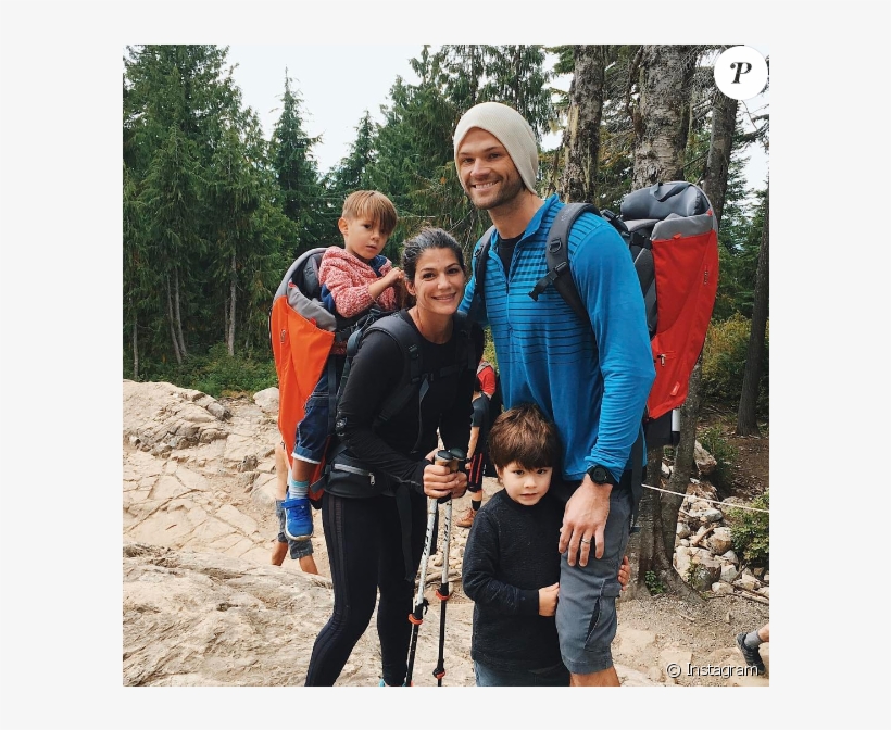 Genevieve Et Jared Padalecki Au Côté De Leurs Deux - Jared Padalecki With Family, transparent png download