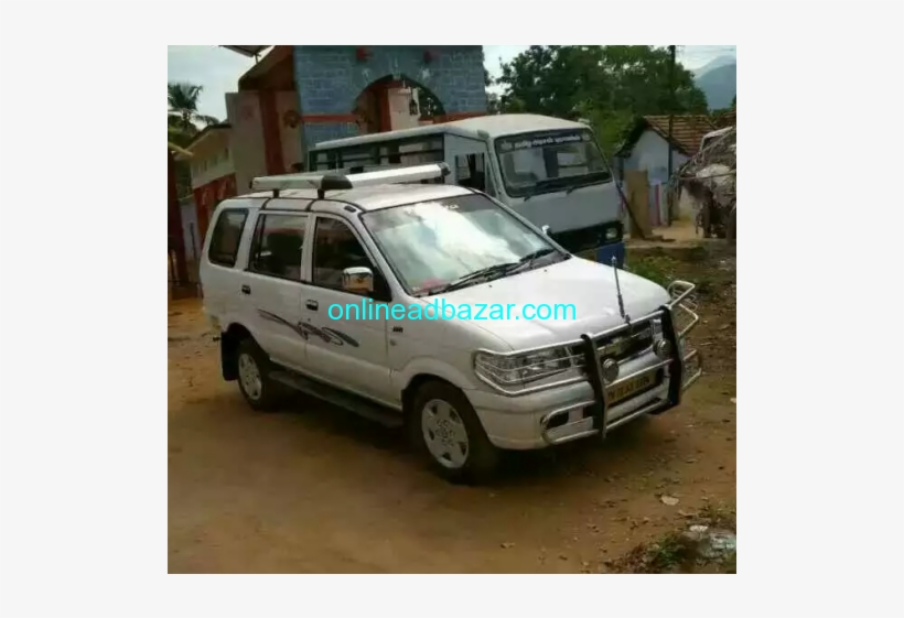 2009 Chevrolet Tavera Diesel 235000 Kms - Mitsubishi Pajero, transparent png download