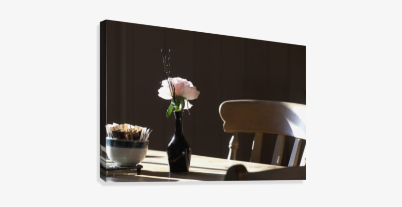 A Single Rose Sits In A Small Vase On A Restaurant - Supplier Generic A Single Rose Sits, transparent png download