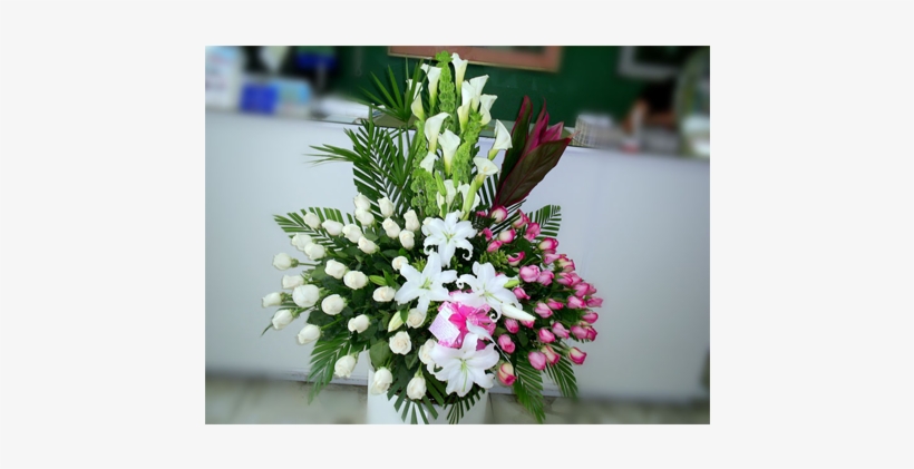 Arreglo Triangular En Rosa Blanca, Rosa Rosada, Cartuchos - Lily, transparent png download