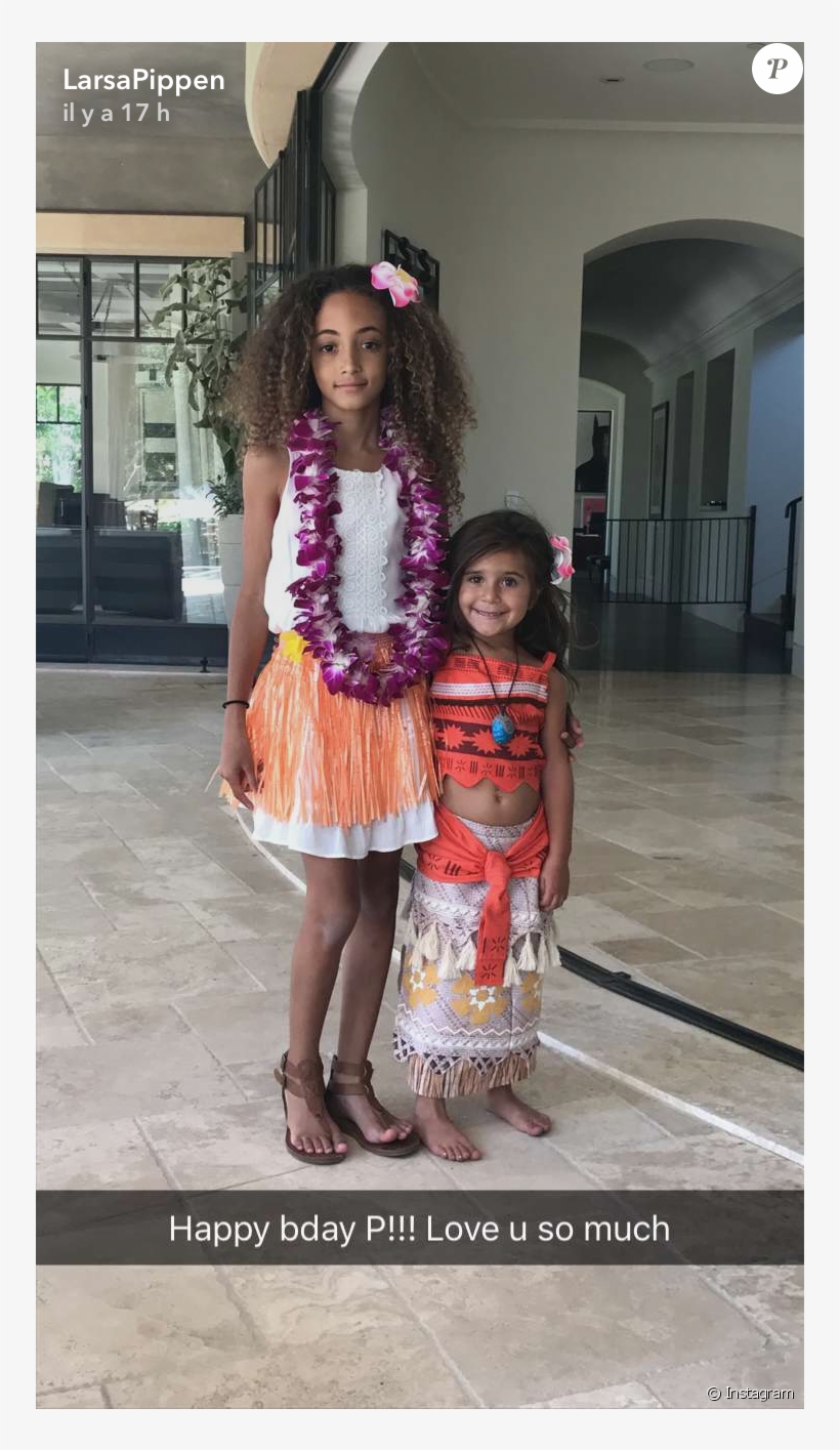 Sophia Pippen Au Côté De Penelope Disick, Le 25 Juin - North And Penelope Moana Birthday, transparent png download