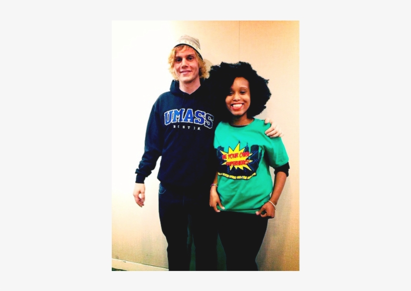 Evan Peters And A Fan At Umass - Friendship, transparent png download