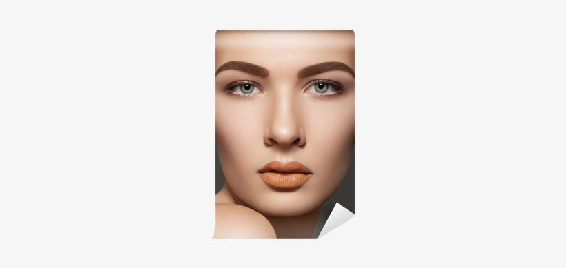 Clean Skin, Eyebrows, Sexy Lips Makeup On Model Face - Maquillar Las Cejas Para Cara Redonda, transparent png download
