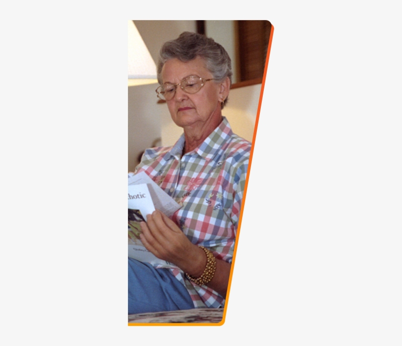 Phyllis Reads A Book With Her Prosthetic Arm - Above The Elbow Myoelectric Arm, transparent png download