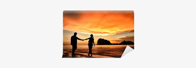 Romantic Couple Holding Hands At Sunset On Beach Wall - Mãos Dadas Á Noite, transparent png download