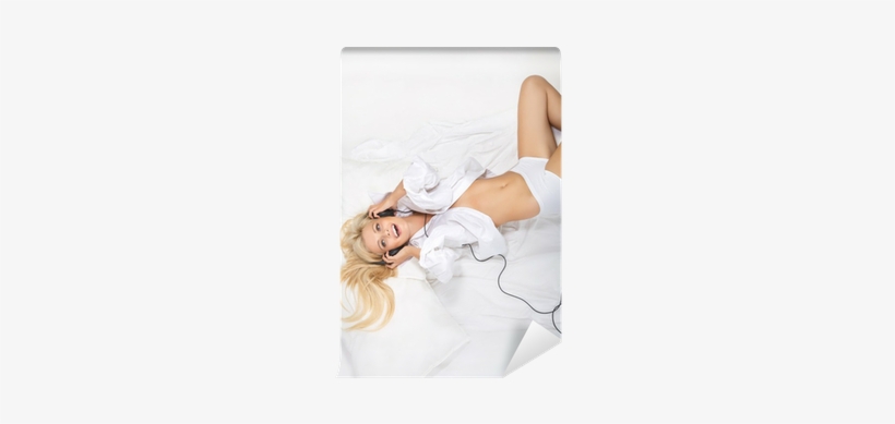Sexy Topless Girl Laying In Bed With Headphones Wall - Sleep, transparent png download