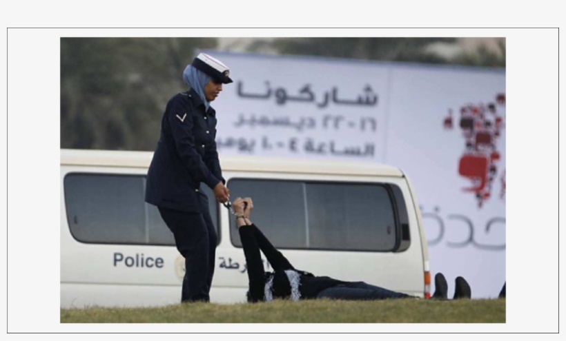 A Police Officer Drags Zainab Al-khawaja After Handcuffing - Zainab Al Khawaja, transparent png download