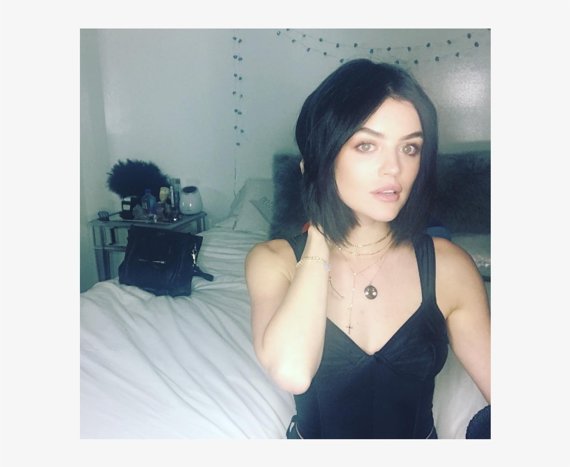 Lucy Hale Redevient Brune - Lucy Hale Hair 2017, transparent png download