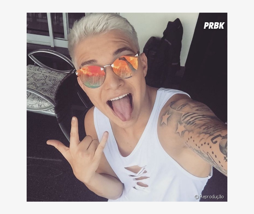 Mc Gui, Que Está De Namorada Nova, Tem 1,67m - Mc Gui E A Namorada, transparent png download