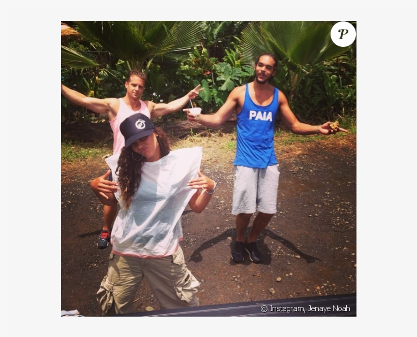 Jenaye Noah En Vacances Avec Son Grand-frère Joakim, transparent png download