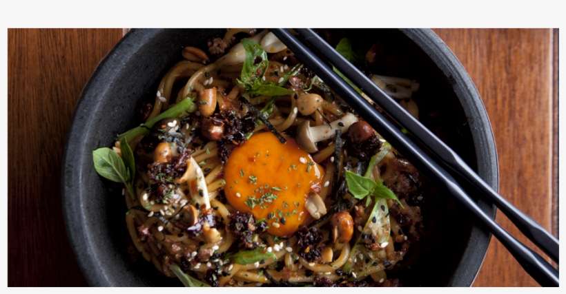 Herbed Thick Shanghai Noodle Stir Fry With Soy Cured - Shanghai Fried Noodles, transparent png download