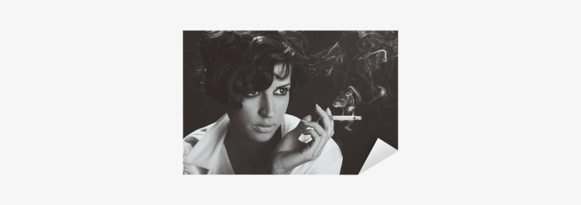Elegant Brunette Woman Smoking A Cigarette On Black - Dar Jezyków Als Ebook Von Rosa Ribas, Sabine Hofmann, transparent png download
