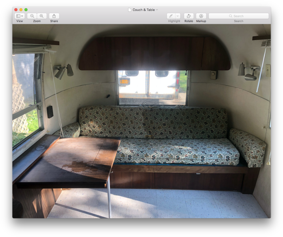 Interior To Bath Interior To Couch - Van (1000x834), Png Download