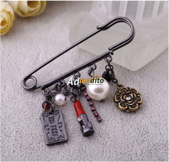 Safety Pin & Charms Brooch - Earrings (720x540), Png Download