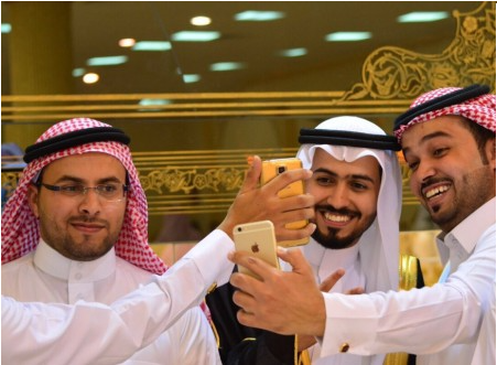 The Traditional Marriage In Saudi Arabia - Marriage (660x330), Png Download