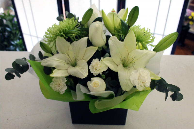 Medium Boxed Arrangement Featuring White Lilies - Lily (800x800), Png Download