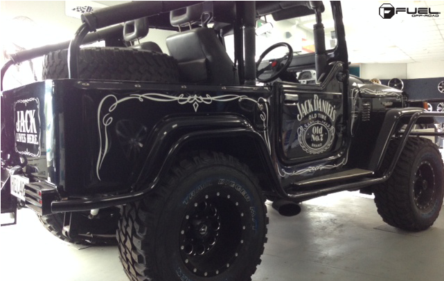 Jeep Wrangler With Fuel 1-piece Wheels Revolver - Fuel Offroad (800x405), Png Download