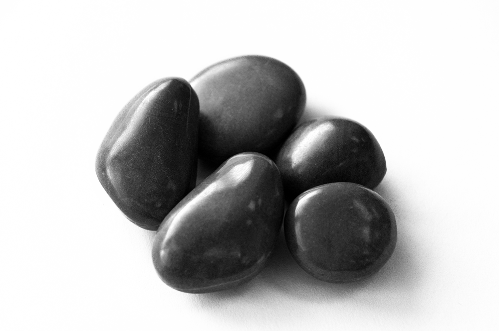 Ollie Pebbles - Plastic (1000x665), Png Download