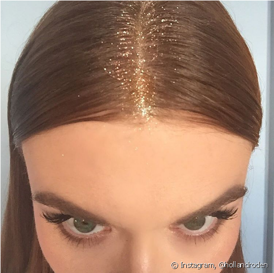 A Atriz Holland Roden Apostou Na Tendência De Glitter - Holland Roden Penteados Tranca (790x569), Png Download