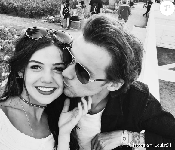 Louis Tomlinson A Publié Un Premier Selfie De Couple - Danielle Campbell Boyfriend 2017 (950x498), Png Download