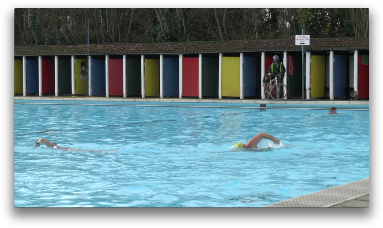 People Swimming In The Pool - Swimming Pool (1340x803), Png Download