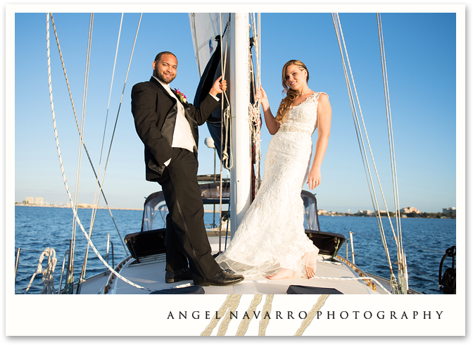 Scenic Wedding Couple On Boat Ride - Boat (692x506), Png Download