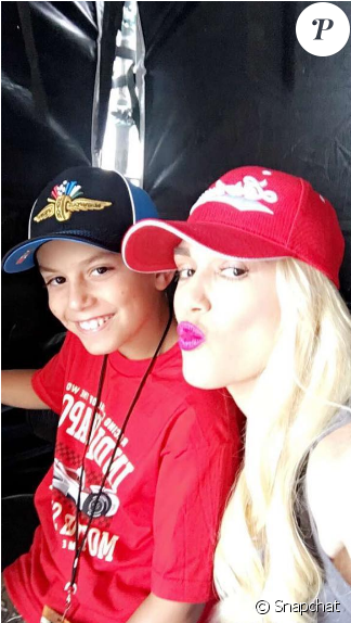 Gwen Stefani Fête Le 10e Anniversaire De Son Fils Kingston - Blake Shelton (950x573), Png Download
