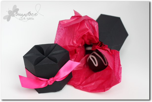 Making Gift Boxes Silhouette - Gift Wrapping (648x432), Png Download