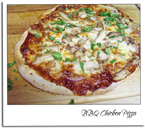 Bbq Chicken Pizza - California-style Pizza (558x490), Png Download