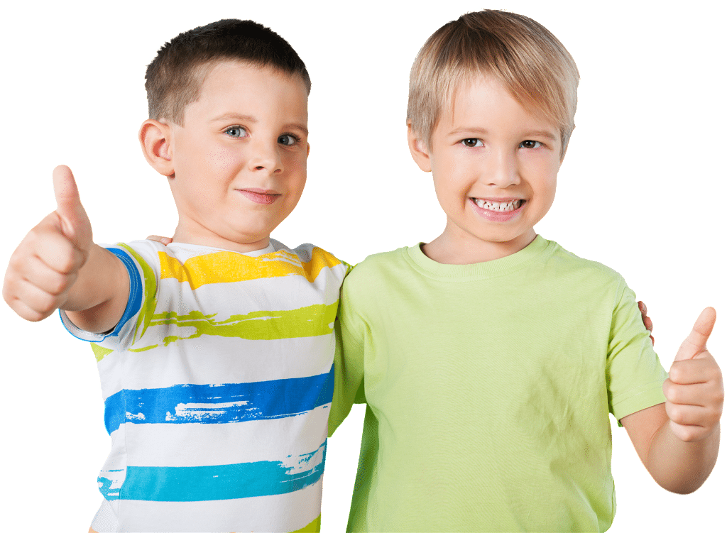 Фотография двух мальчиков. Два мальчика т его мальчика. Ребенок улыбается. Два мальчика т его мальчика. Друзья мальчики.