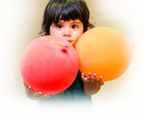 Child Playing With Balloons - Child (480x400), Png Download