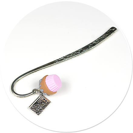 Bookmark With Pink Cupcake - Body Jewelry (450x450), Png Download