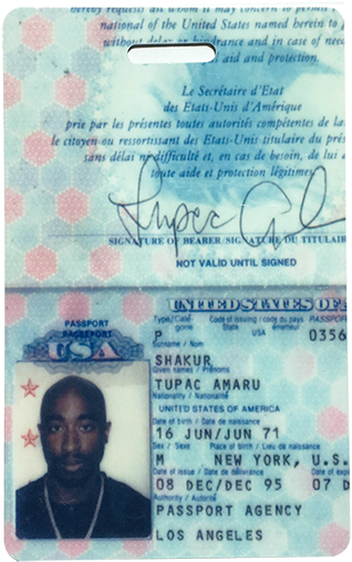 Ikig Tupac Shakur Luggage Tag - Biggie Smalls In His Coffin (600x600), Png Download