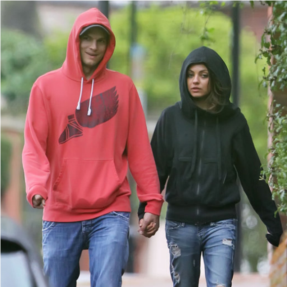 Στην Περιοχή Hampstead, Στο Βόρειο Λονδίνο, Εθεάθησαν - Ashton Kutcher And Mila Kunis Couple (620x620), Png Download