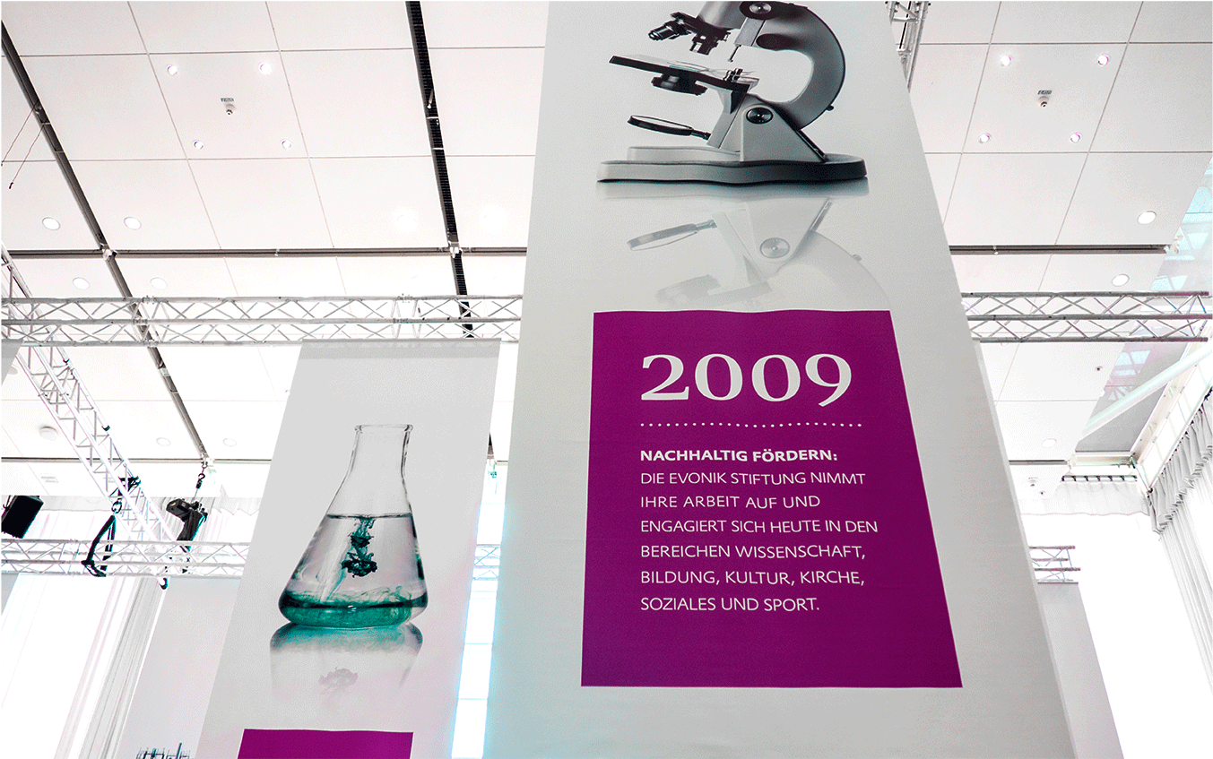 Was Hat Dieses Werbemittel Mit Einer Fledermaus Gemeinsam - Signage (1600x900), Png Download