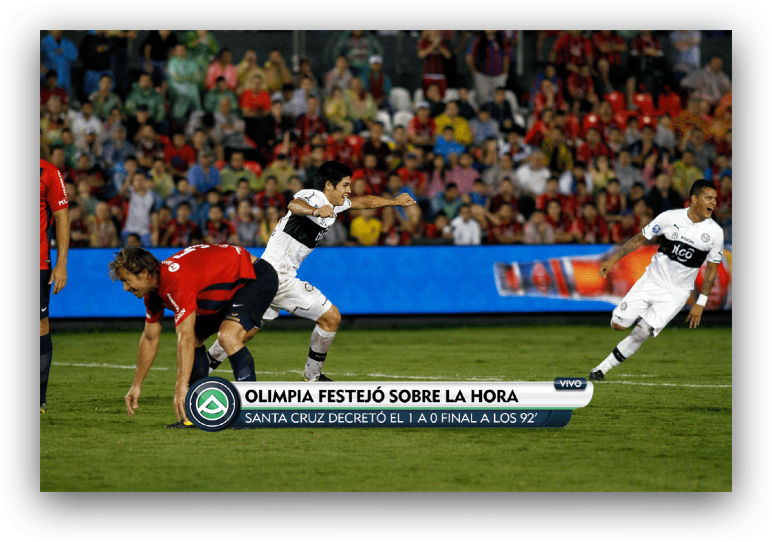 Left-triangle Analistas - Kick Up A Soccer Ball (1548x1086), Png Download