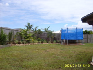 Family Home Only 35 Minutes To Brisbane City And 40 - Grass (800x533), Png Download