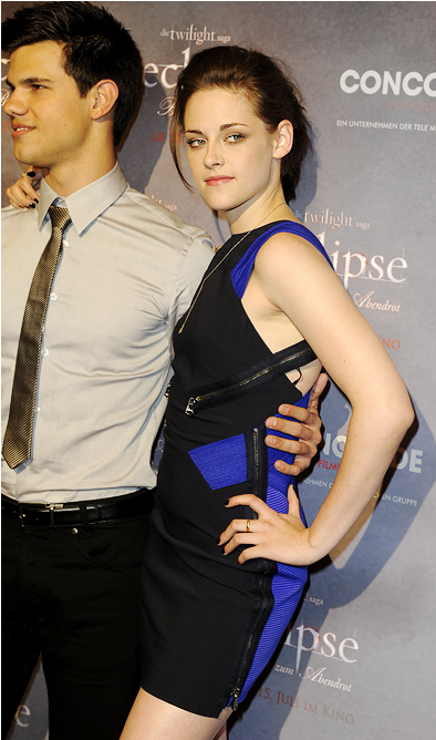 Kristen Stewart & Taylor Lautner Fondo De Pantalla - Kristen Stewart And Taylor Lautner (500x667), Png Download