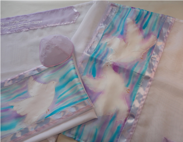 White Silk Tallit Prayer Shawl With Peace Doves Design - Patchwork (600x600), Png Download