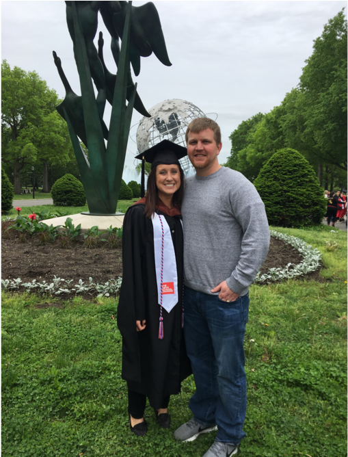 Kelly Mchugh-stewart Celebrates Her Graduation With - Grass (1000x667), Png Download