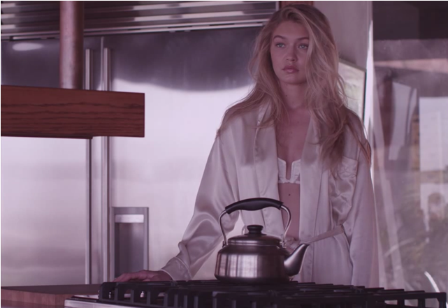 Icône Utilisée Pour Voir Le Video - Gigi Hadid Acting (852x586), Png Download