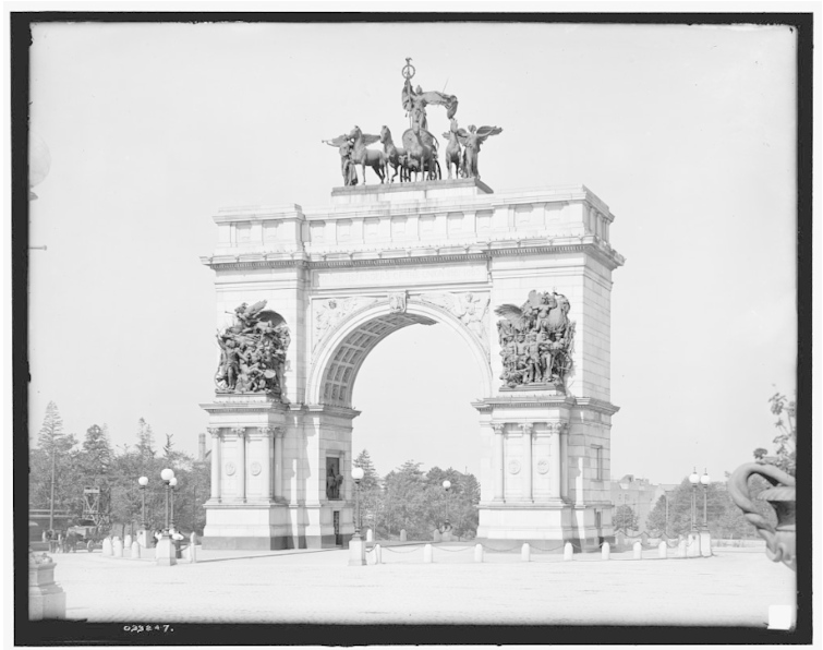 Soldiers' And Sailors' Memorial Arch , Brooklyn, Detroit (1000x595), Png Download