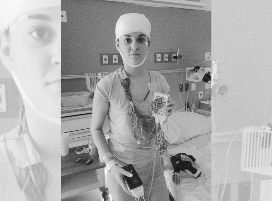 College Student Xxxxx Photos 19 College Girl Crushes - Monochrome (920x679), Png Download