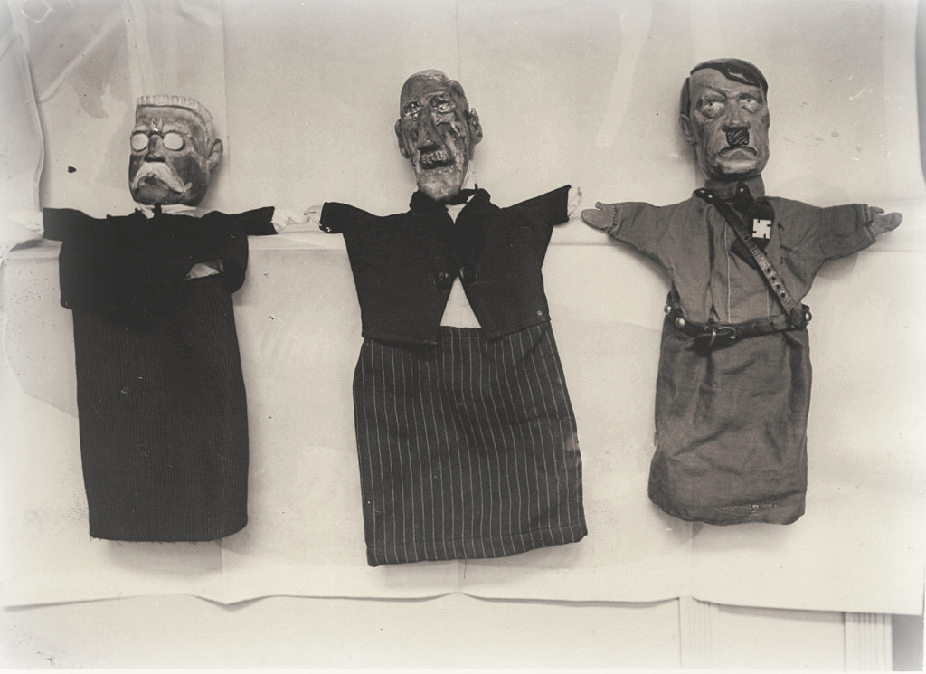 Politische Marionetten Im Theater Kamera, Berlin - Visual Arts (1024x745), Png Download