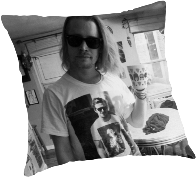 T Shirt Of Macaulay Culkin Wearing A T Shirt Of Ryan - Murio Mi Pobre Angelito (875x875), Png Download