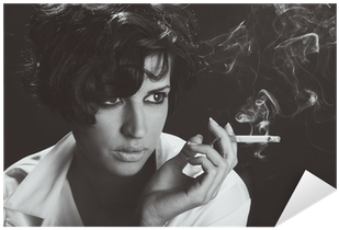 Elegant Brunette Woman Smoking A Cigarette On Black - Dar Jezyków Als Ebook Von Rosa Ribas, Sabine Hofmann (400x400), Png Download