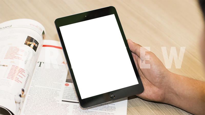 Black Ipad Mockup Of A Young Man Using His Apple Tablet - Tablet Computer (800x450), Png Download