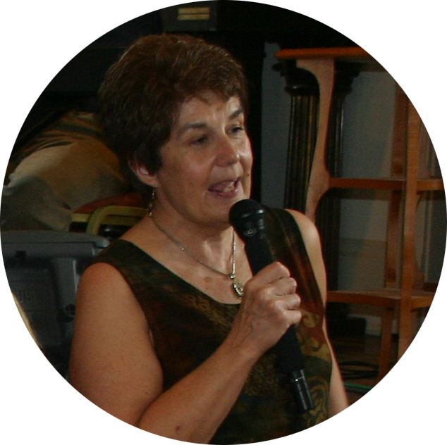 Kathy Fox - Singing (634x632), Png Download