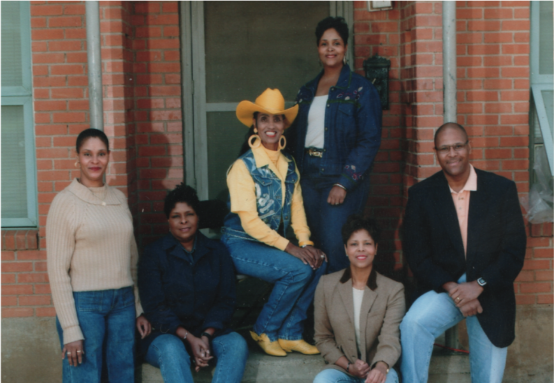 Ablertblack Family - Family (882x614), Png Download